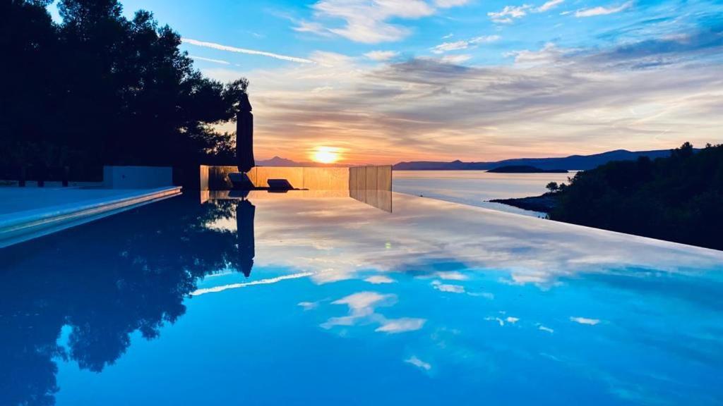 Holiday Hvar Vrbanj Luaran gambar