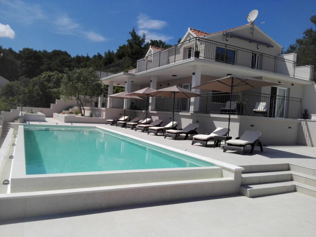 Holiday Hvar Vrbanj Luaran gambar